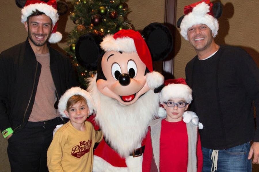 Рики Мартин и его супруг объявили о рождении дочери