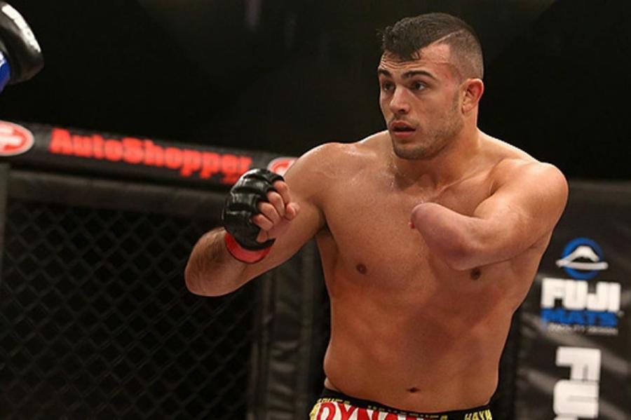 Однорукий боец ММА одержал первую победу в промоушене Bellator