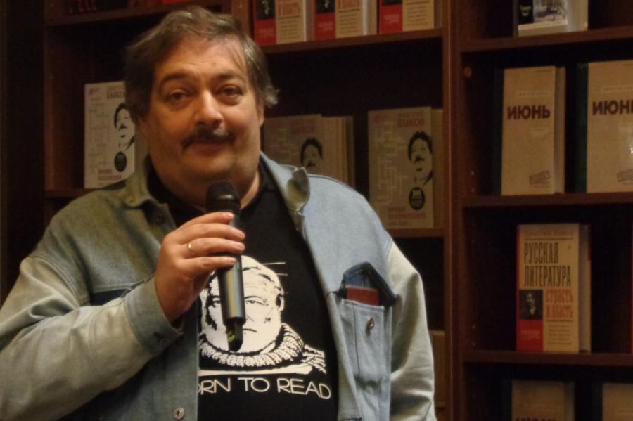 Дмитрий Быков в Риге: живете вы изгоем в европейской стране? Не нойте!