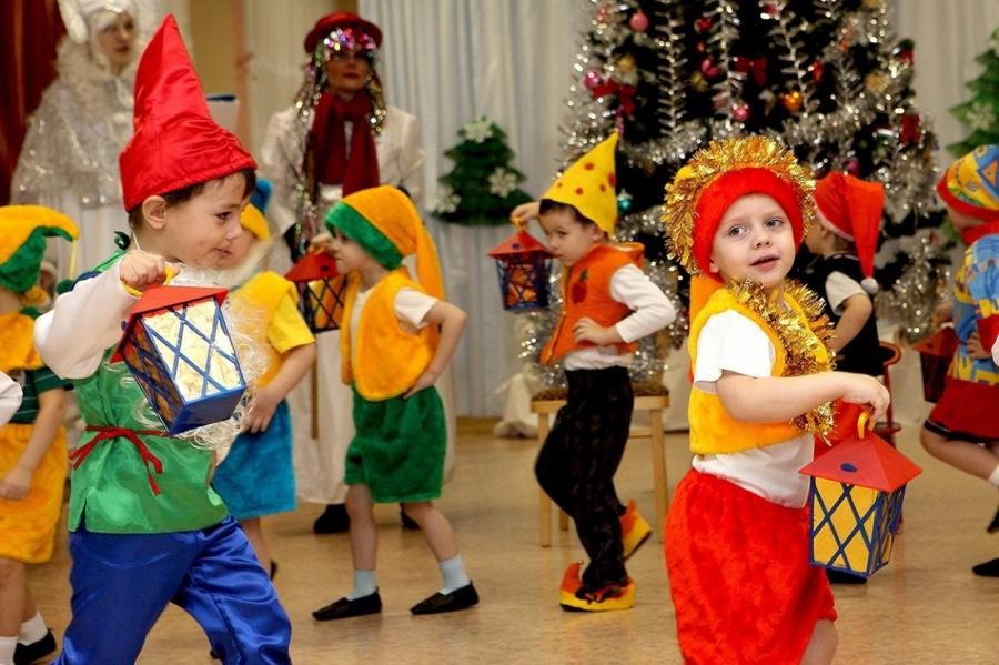 Родителям в Латвии полагаются выходные для посещения новогоднего утренника