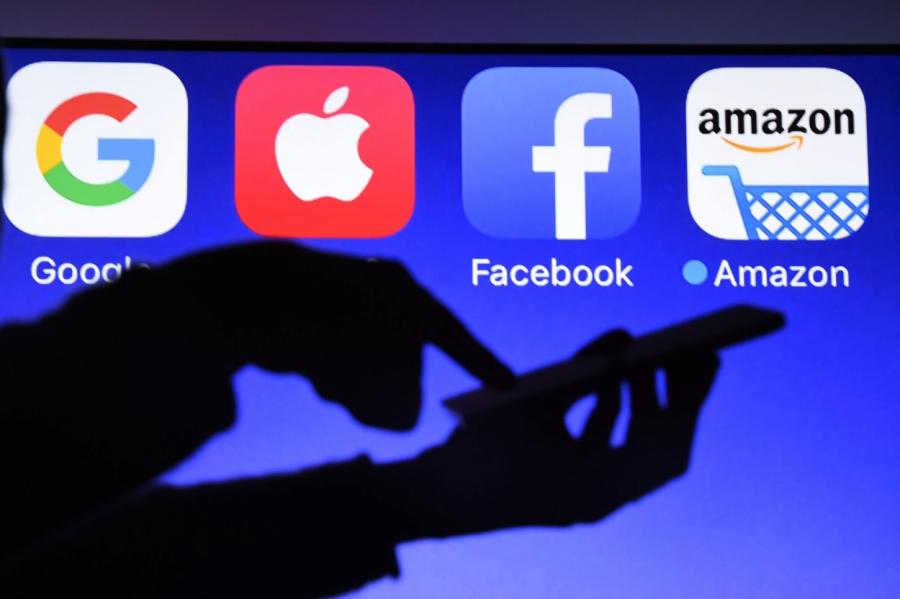 Латвия "стесняется" облагать налогами Facebook, Google и других гигантов