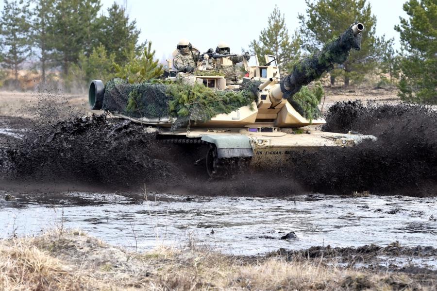 На Адажском военном полигоне возник пожар площадью 17 гектаров