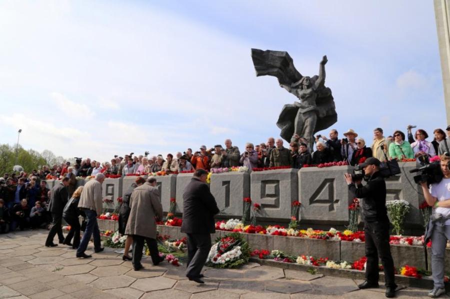 А это не заразно? Latvijas Avize боится "огромных толп" 9 мая