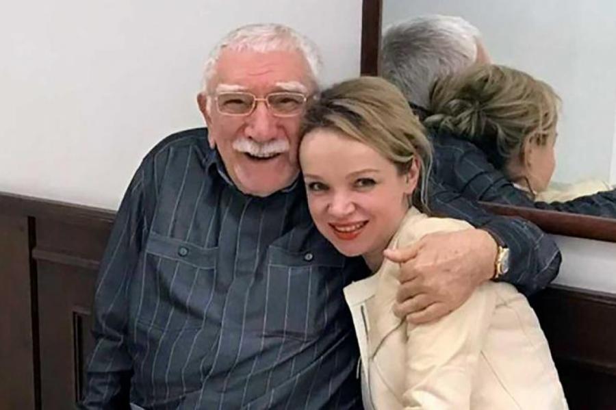 «Тяжело нам теперь!» Цымбалюк-Романовская сделала заявление о Джигарханяне