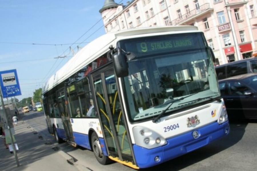 Рига возвращает бесплатный проезд в общественном транспорте. Но не всем (СПИСОК)