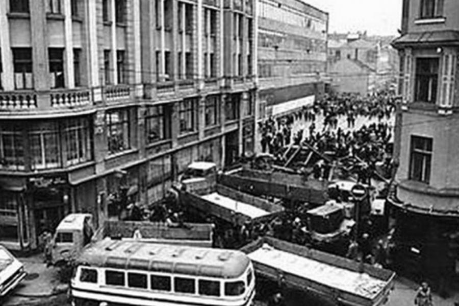 Иванс о 1991: баррикады в Риге вдохновили москвичей выйти к Белому дому