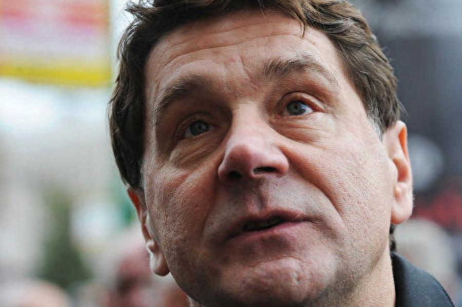 «Выхаркивайте!»: Маковецкий заговорил по-украински перед гробом Виктюка