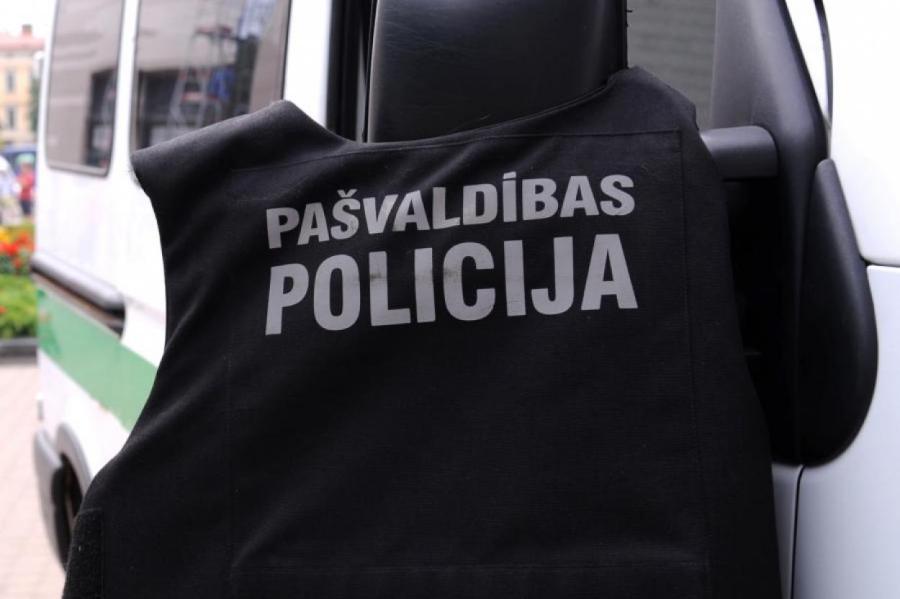Во время мощного фейерверка серьезно пострадали люди. Обнаружено странное авто