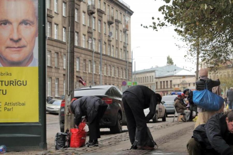 Жителям Латвии объяснили, почему они живут бедно