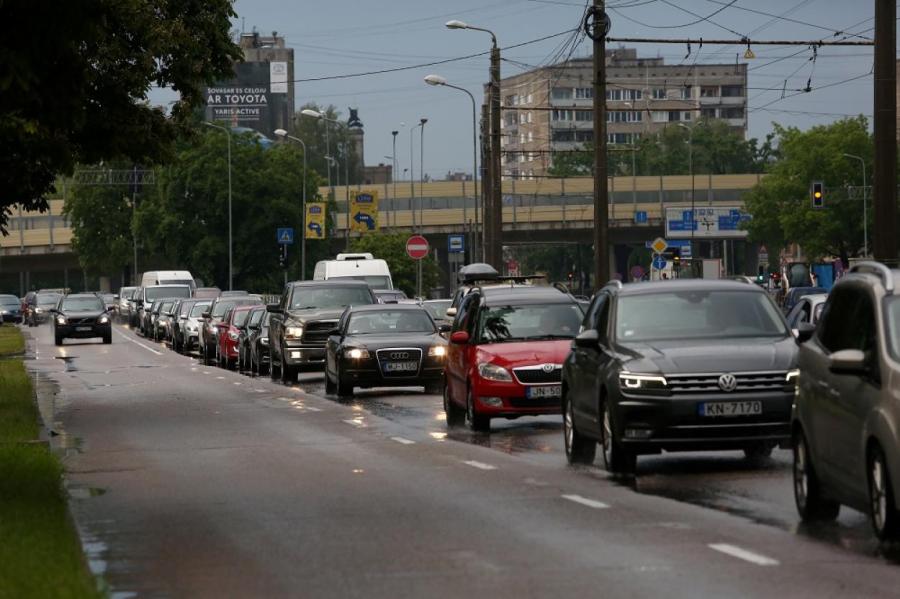 Рига не резиновая! В столицу больше не хотят пускать автомобили