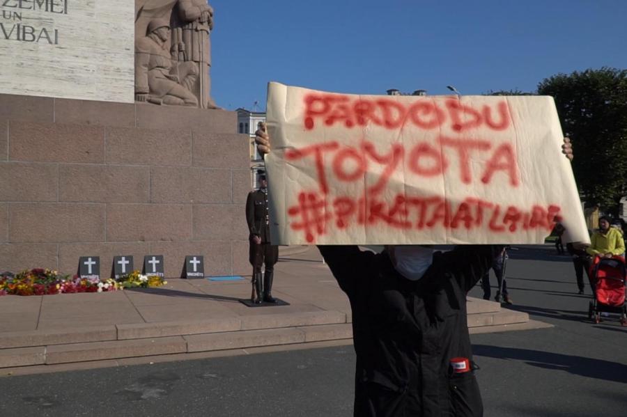 В Риге состоялся массовый протест против вакцинации (ВИДЕО)