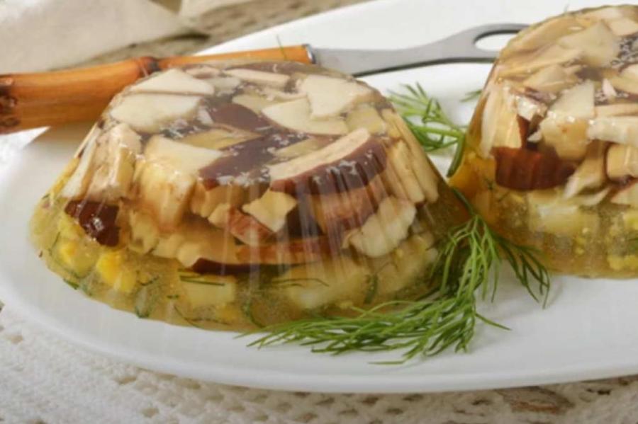 Необычно: заливное из грибов