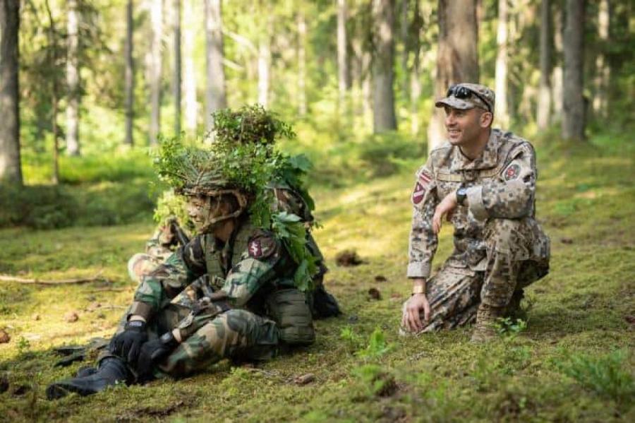 Рекомендую, надеясь, что не пригодится! Стакис зовет жителей на военные курсы