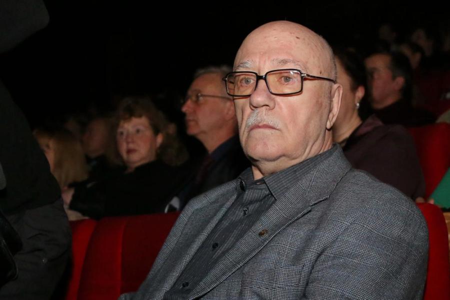 Куравлев написал на могиле жены свое имя задолго до смерти