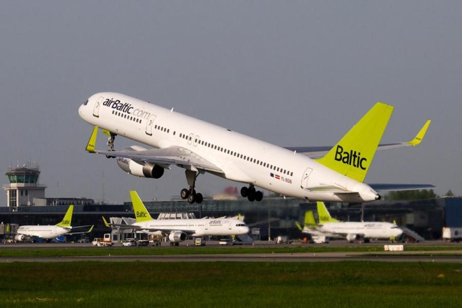 Количество пассажиров airBaltic в марте выросло на 452%