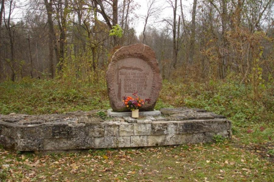 В Адажи демонтировали памятник воинам-освободителям. Власти ни при делах