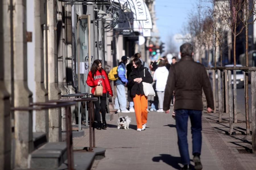 Реши задачу: латышей в Латвии стало меньше, но больше