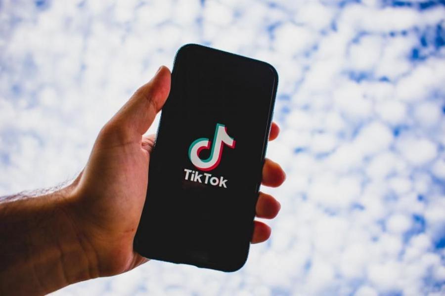 Полиция поймала мужчину, угрожавшего в TikTok латвийскому музыканту
