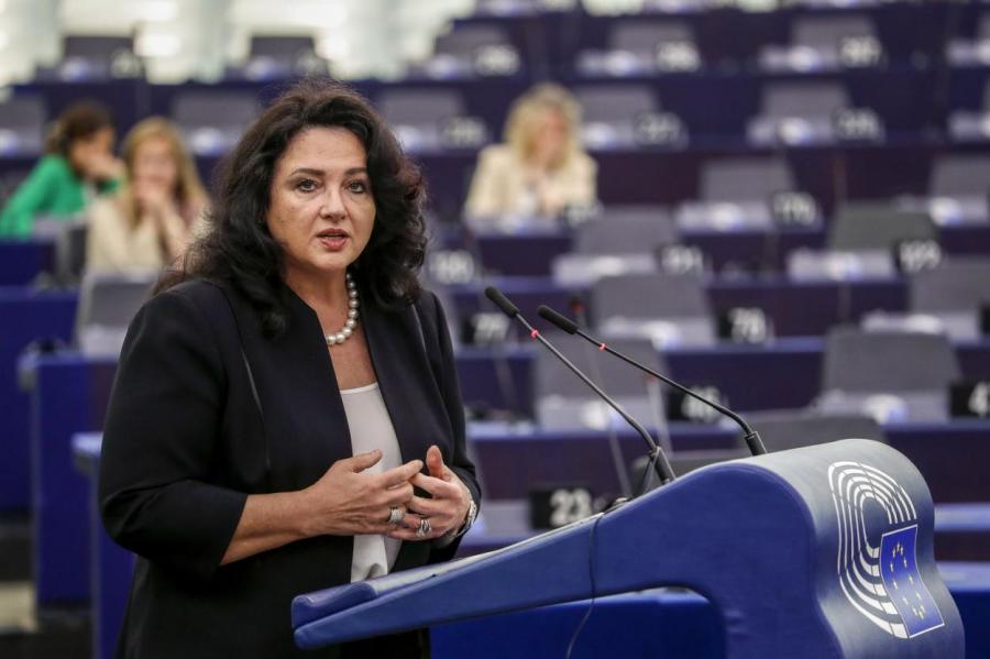 Европарламент рекомендует сделать аборт основным правом в ЕС