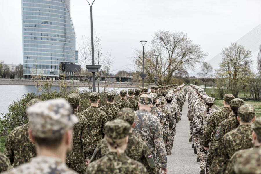 Вместо армии призовут в ополчение? Политики занялись военным строительством