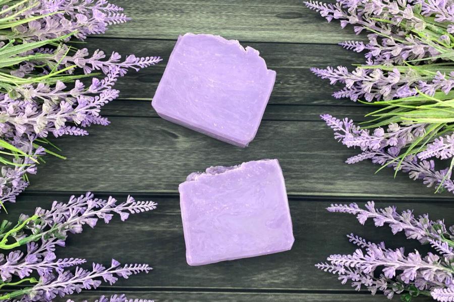 Зачем класть под простыню кусок твердого мыла: полезно для здоровья