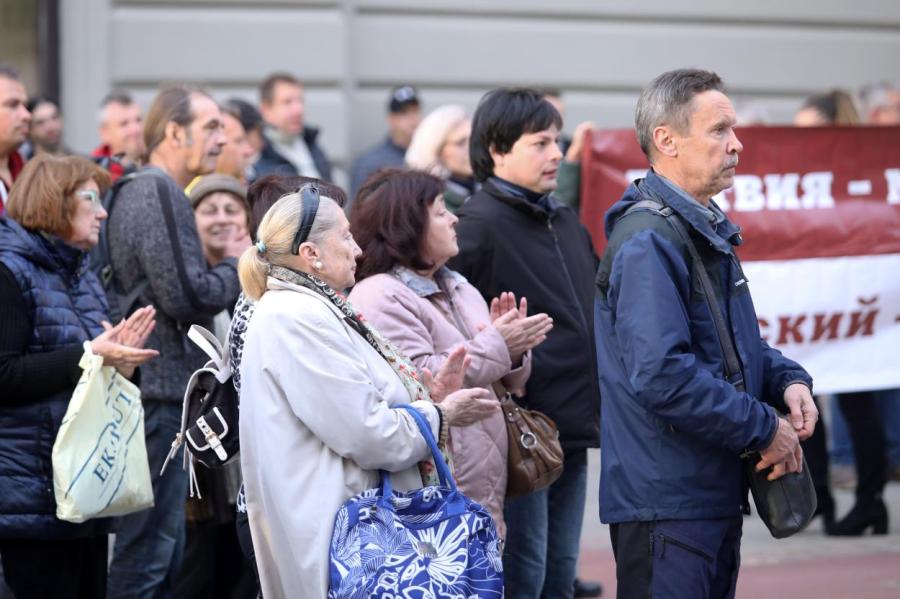 В Риге прошел протест против перехода школ на латышский язык