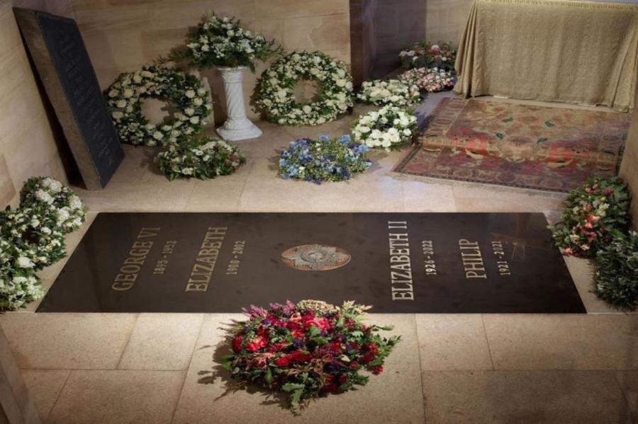 Опубликоввно первое фото надгробной плиты на могиле Елизаветы II