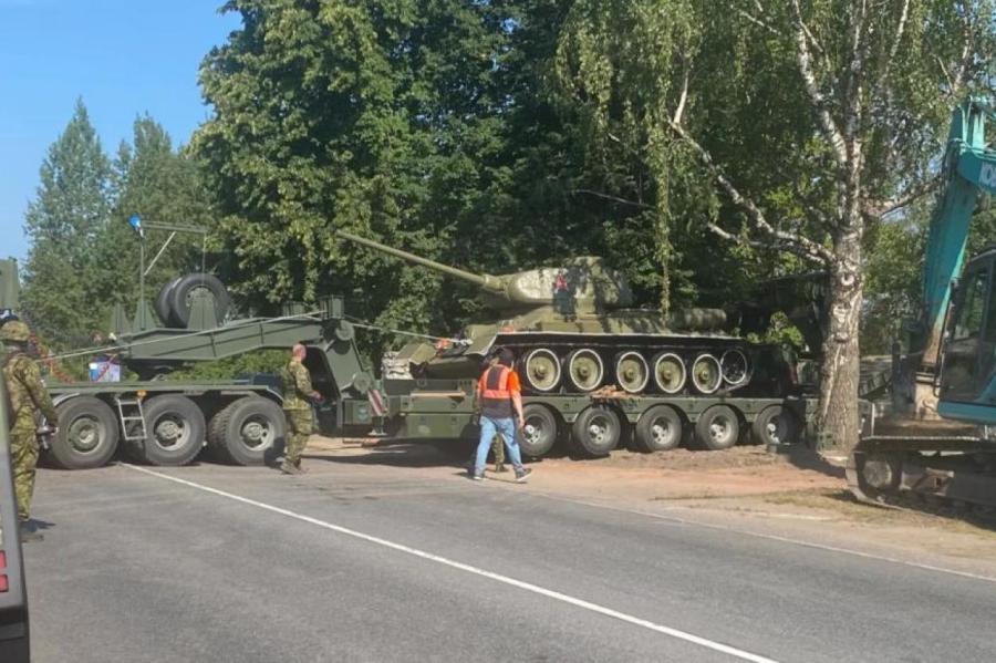 В Эстонии приступают к массовому сносу советских памятников