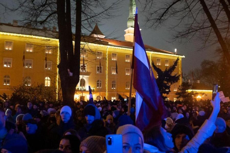 Осторожно, падает! Огласят результаты опроса о доверии латвийцев к госуправлению