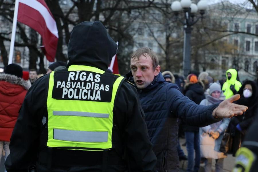 Психолог объяснил, почему в латвийском обществе возникла конфронтация