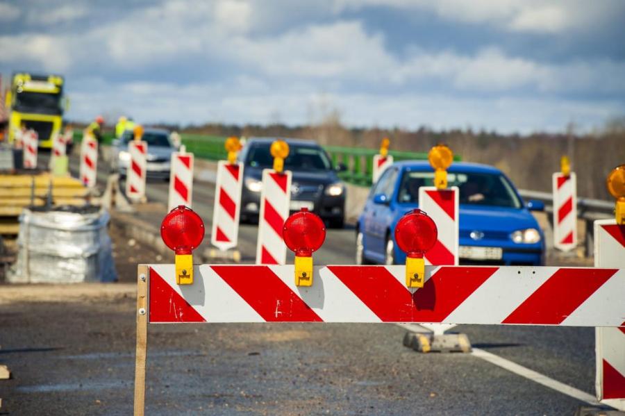 ЧП: как Mercedes врезался в трактор; осторожно, лед и «дикие» пешеходы (ВИДЕО)