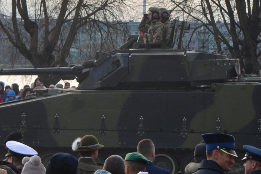 НАТО на войска богато: репортаж с рижского парада (ФОТО)