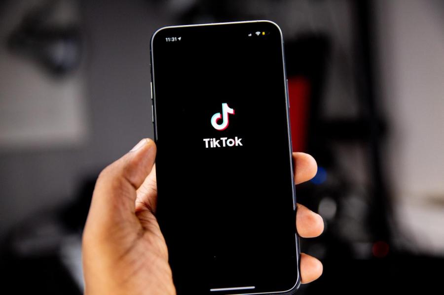 Директор ФБР выразил обеспокоенность по поводу TikTok