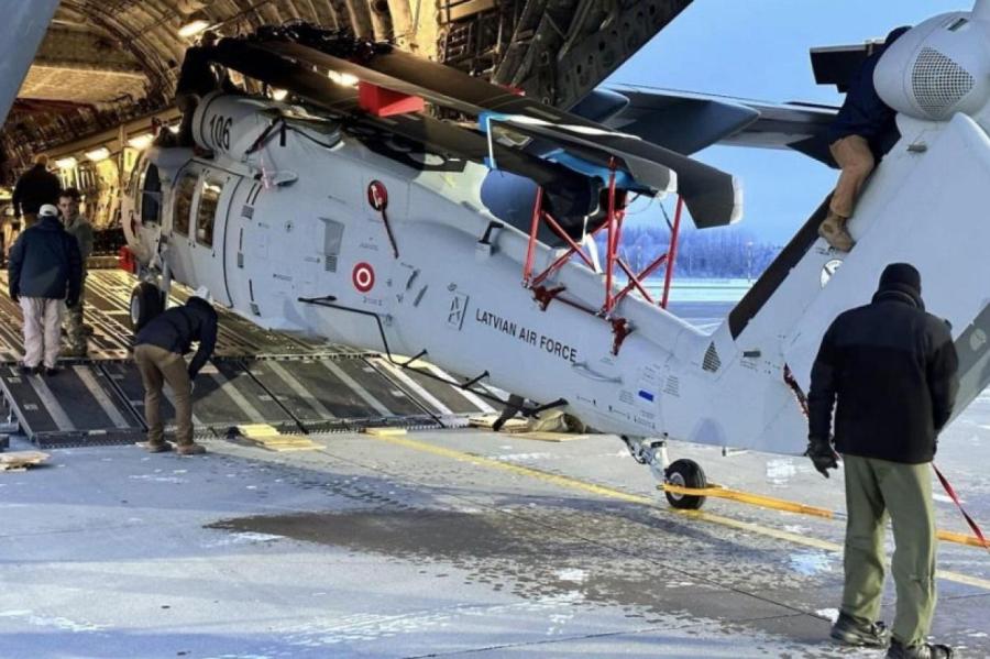 Вчера в Латвию прибыла первая половина заказанных вертолетов Black Hawk