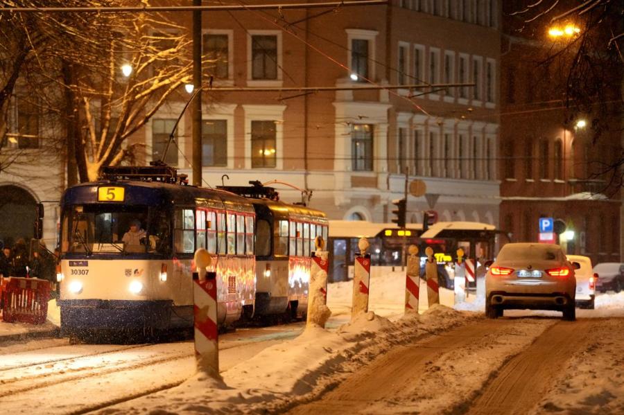 Сегодня водители снова смогут бесплатно пользоваться транспортом Риги