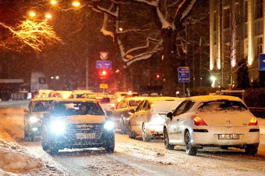 Завтра в Латвии снова будет сильный снегопад, но не везде