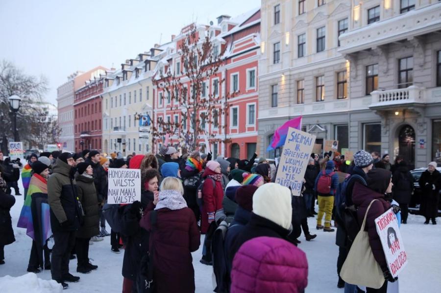 У Сейма проходит митинг в поддержку однополых браков