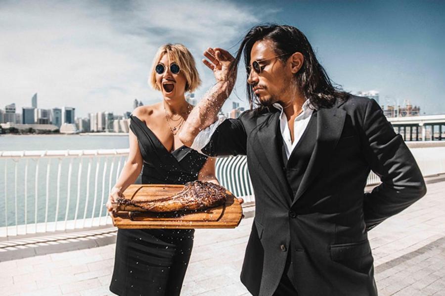 Salt Bae, турецкий повар с солью из мемов, показал дворец за 36 миллионов фунтов