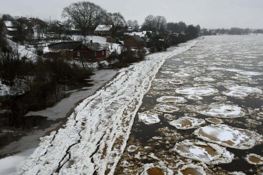 В Екабпилсе продолжается оборона от Даугавы, уровень воды близок к 9 метрам