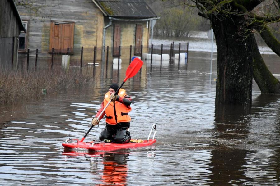 В Латвии объявят ЧС? Снова ждут повышения уровня воды в Даугаве