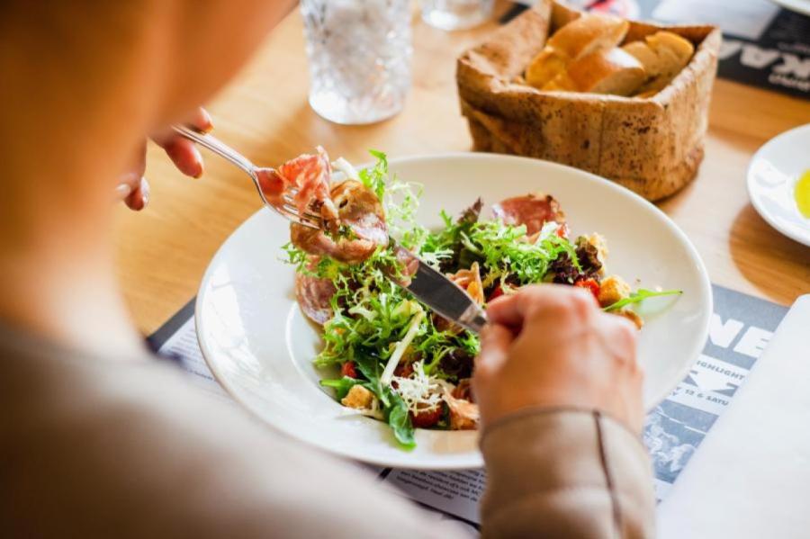 Какие 7 продуктов питания помогут быстро утолить голод: названы лучшие варианты