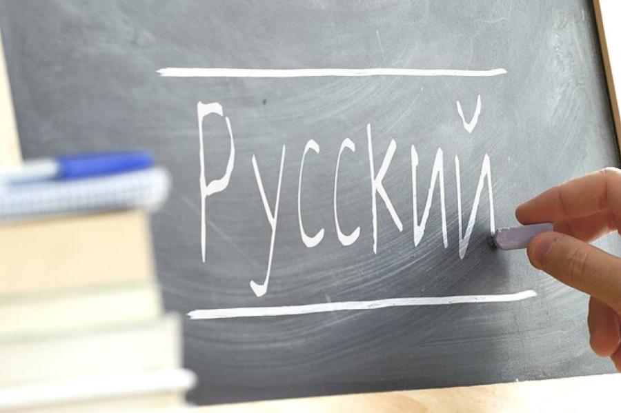 Теперь им мешают русские субтитры