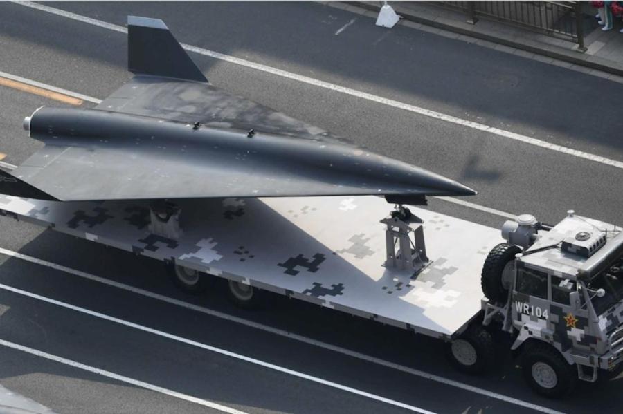 Китайский сверхзвуковой беспилотник WZ-8 попал на спутниковый снимок