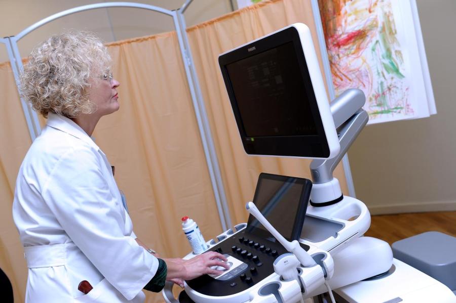 Больницы будут работать в понедельник как обычно, визиты не отменят