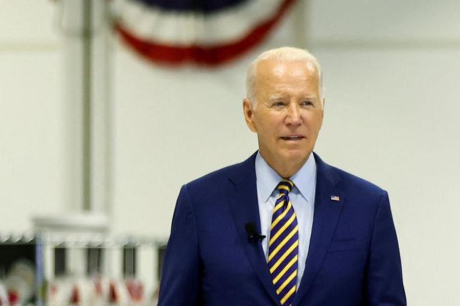 Байден согласился передать Украине кассетные боеприпасы. Чем это чревато?