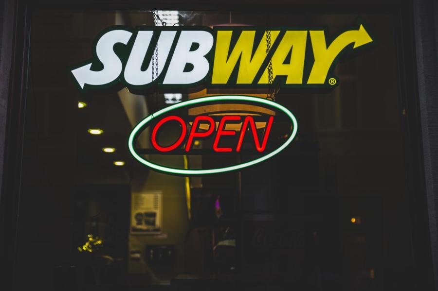 Сеть Subway продадут инвестиционной компании Roark Capital