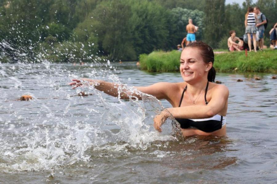 Купаться можно! Синоптики рассказали о температуре на водоемах страны