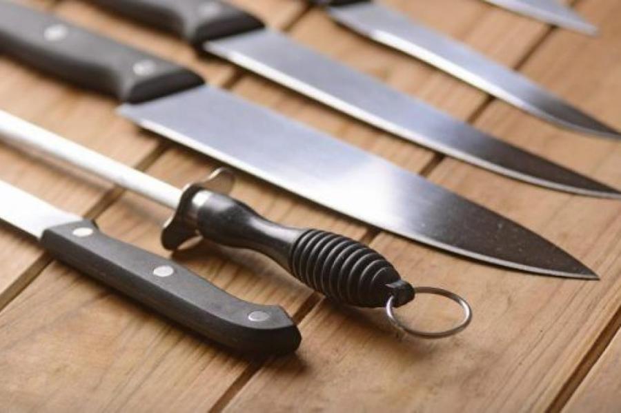 Почему нельзя на ночь оставлять на столе нож и другие острые предметы