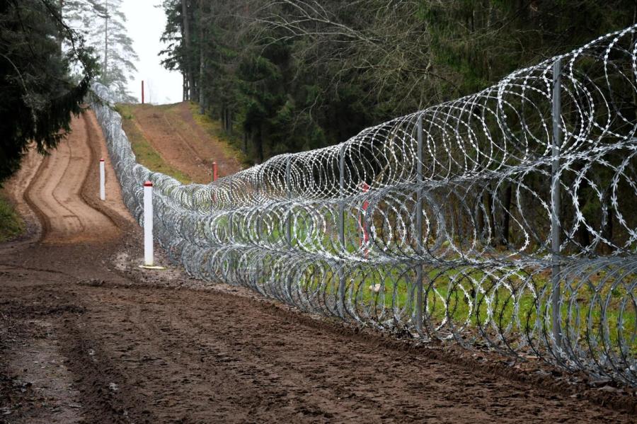 Новый скандал на границе Латвии: литовцы пропали вместе с зарплатами