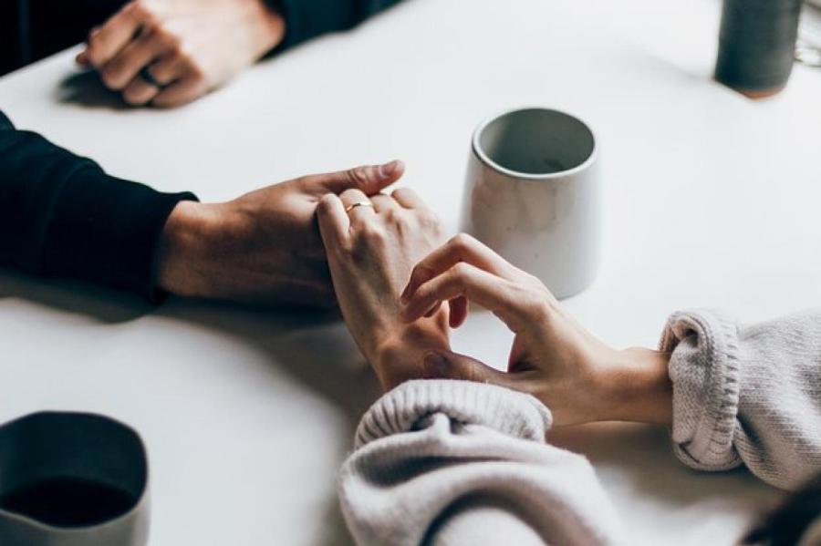 Психотерапевт перечислила актуальные для первого свидания вопросы о сексе